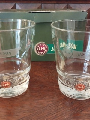 Jameson whiskey glass set of 2, like new