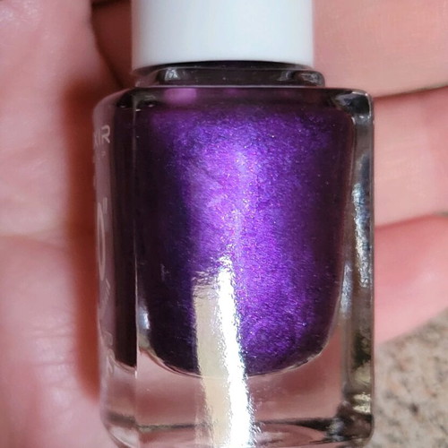 Nail polish set of 2 like new with deep, seductive colors