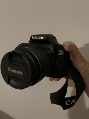 Canon EOS 2000D camera like new with carrying bag