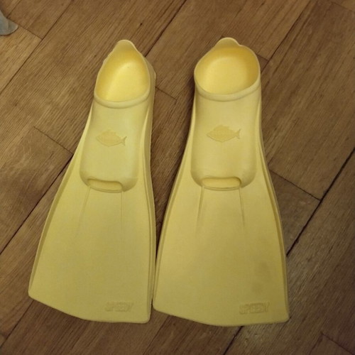 Florida children's swim fins size 28-30 like new