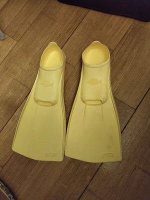 Florida children's swim fins size 28-30 like new