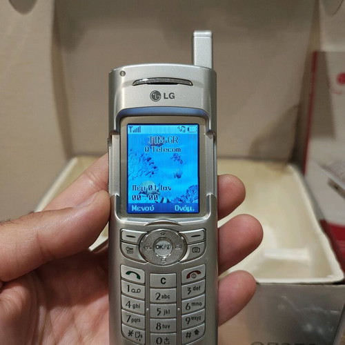 LG G7050 used with box, charger and papers