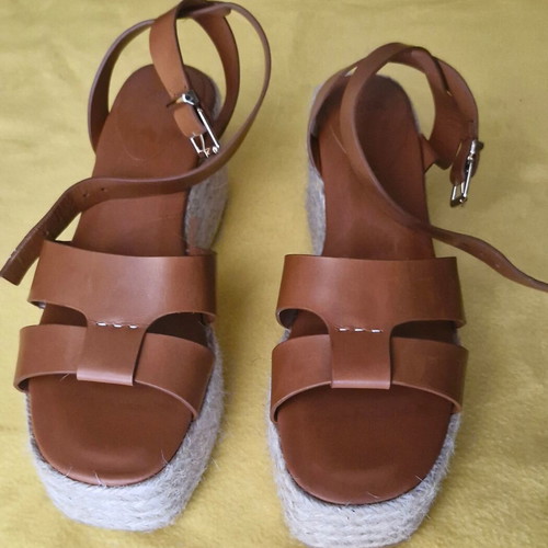 Zara leather sandals size 40 like new