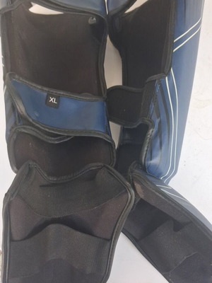 Venue shin guards size XL, like new, lightly used