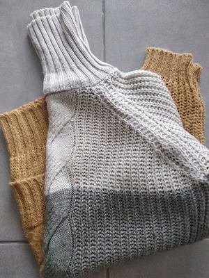 Turtleneck sweater used, tricolor acrylic, size S