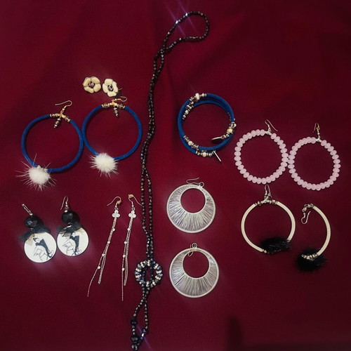Set of 7 pairs of earrings, bracelet & necklace
