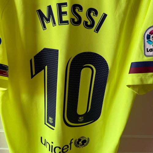 Barcelona Messi jersey 2018-2019 like new, Large