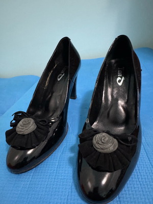Tina Black Patent Leather Pumps Size 38 Used