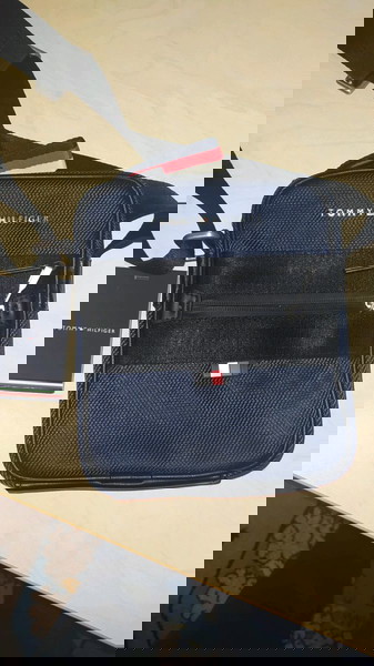 Tommy Hilfiger τσαντάκι