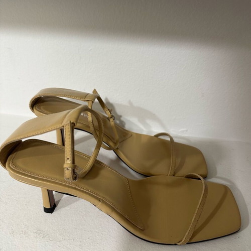 Zara beige sandal like new, size 37, synthetic leather