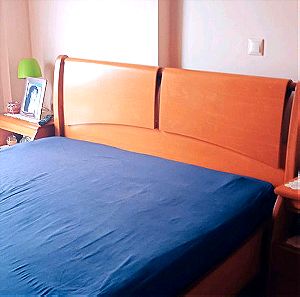 Διπλό κρεβάτι με στρώμα 1,60 επί 2,00 από ξύλο καρυδιάς