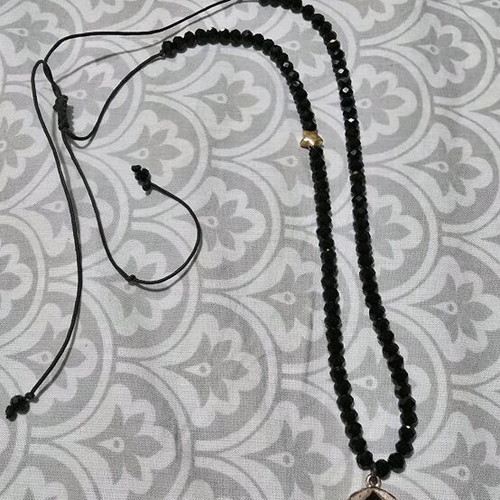 Beaded necklace like new, black and gold colors