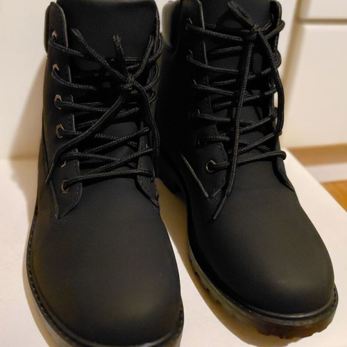Boots new size 38 black with laces