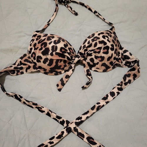 Leopard top bikini like new, adjustable tie with padding