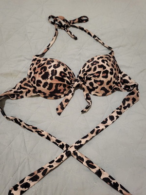 Leopard top bikini like new, adjustable tie with padding