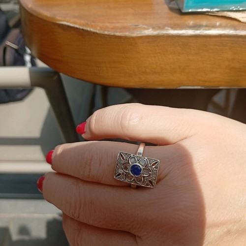 9 Carat Gold Ring like new with synthetic diamonds and sapphire