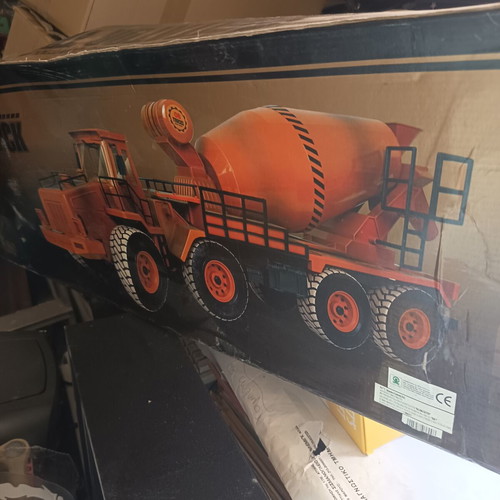 Radio control truck cement mixer, like new, 80 cm