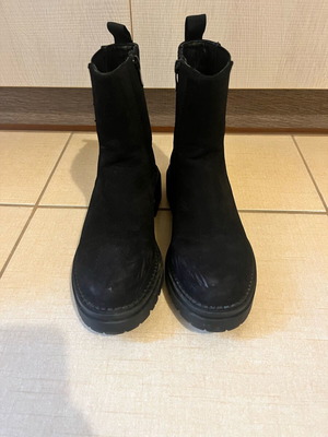Bozikis black ankle boots used, size 38, zipper, tread sole