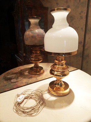 Vintage table lamp from 1975 like new with white opaline glass