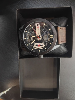 Curren wristwatch men's with leather strap and battery operation
