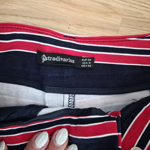 Stradivarius shorts like new, size L/40, red