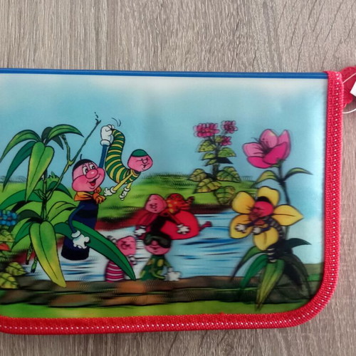 Children's pencil case new with 7 colored pencils and school supplies