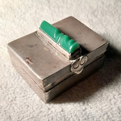 Sterling silver 925 box solid with green onyx like new