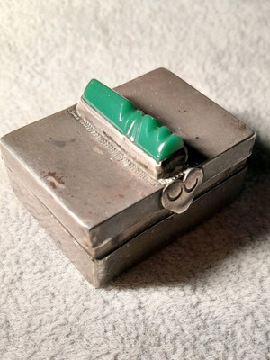 Κουτάκι ασήμι 925 μασίφ με πράσινο όνυχα, σαν καινούργιο