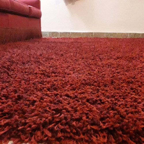 Shaggy Lux rug like new, deep red