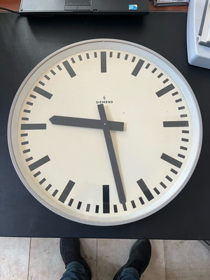Siemens 220v wall clock analog used from 1960