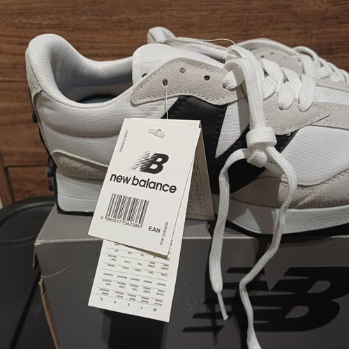 Shoes new in box size 41