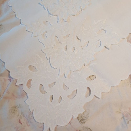 Set of 3 doilies like new