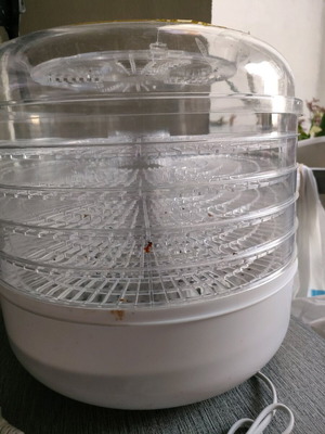 Fruit and vegetable dehydrator like new, original 30
