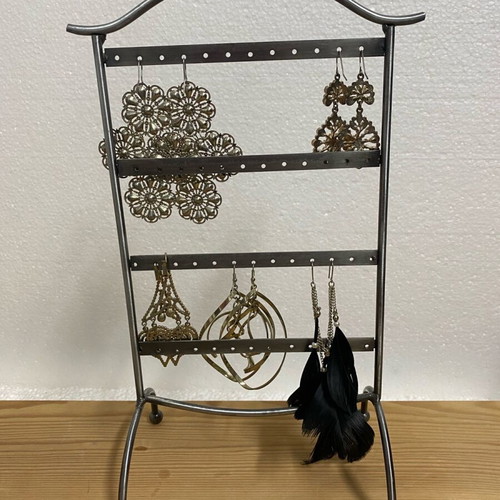 Jewelry stand used with free earrings gift