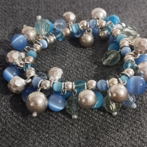 Bracelet with Blue and Turquoise Beads cluster style, like new