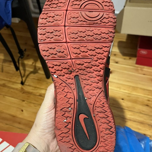 Nike shoes used, size 45, black and red, athletic style
