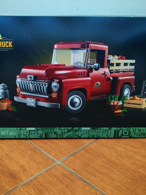 Lego set 10290 Pickup truck like new