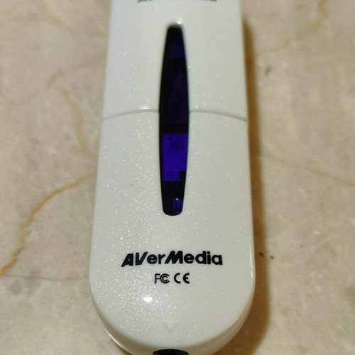 AVerMedia MR 800 USB Radio like new