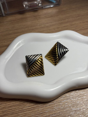 Stainless steel earrings like new, gold and silver color