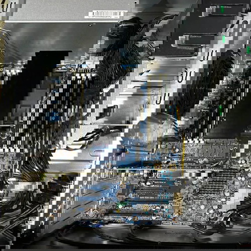 Hp Z440 PC работна станция Intel Xeon E5-1650 8GB RAM 700W захранване