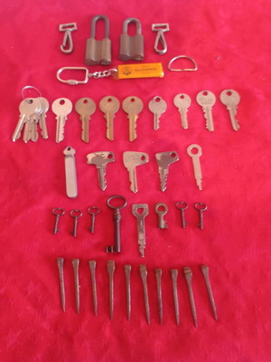 Vintage keys and hand-forged nails used, lot of 40 items