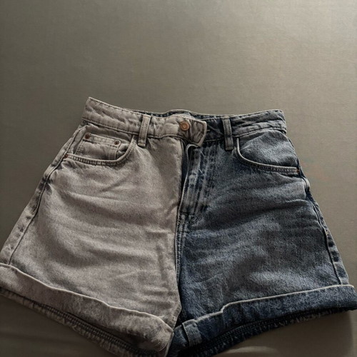 Σορτσάκι δίχρωμο Bershka νούμερο 34 like new