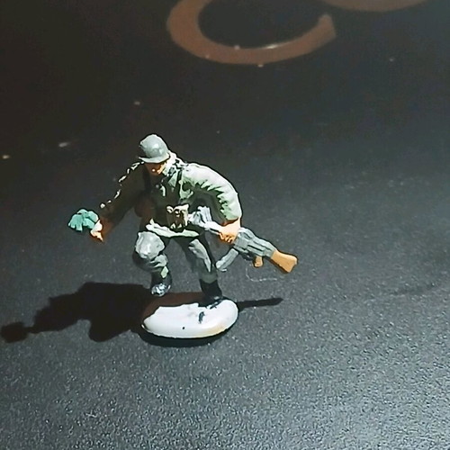 German infantry soldiers like new, scale 1/72, set of 10