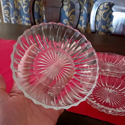 Set of 4 vintage glass dessert plates like new