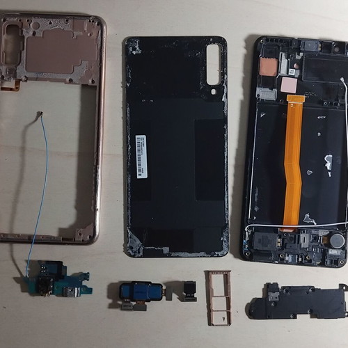 Samsung Galaxy A7 2018 used fully functional spare parts