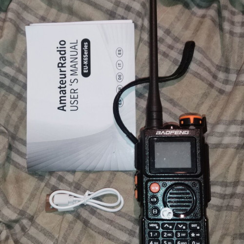 Baofeng EU-K6 transceiver like new, VHF/UHF with LED flashlight