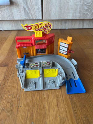 Hot Wheels pizza track like new with pizza launcher lever