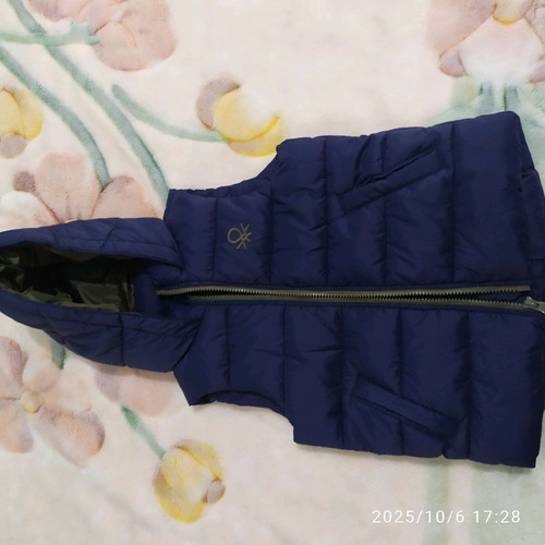 Benetton kids sleeveless vest like new blue for 2-3 years