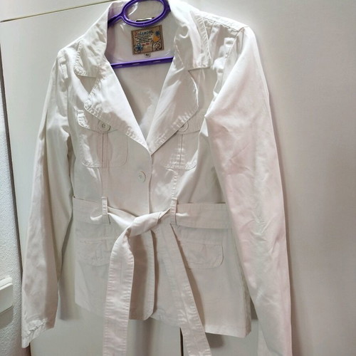 Women's coat size 40 like new, white