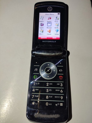 Motorola V8 μεταχειρισμένο κινητό τηλέφωνο με φορτιστή